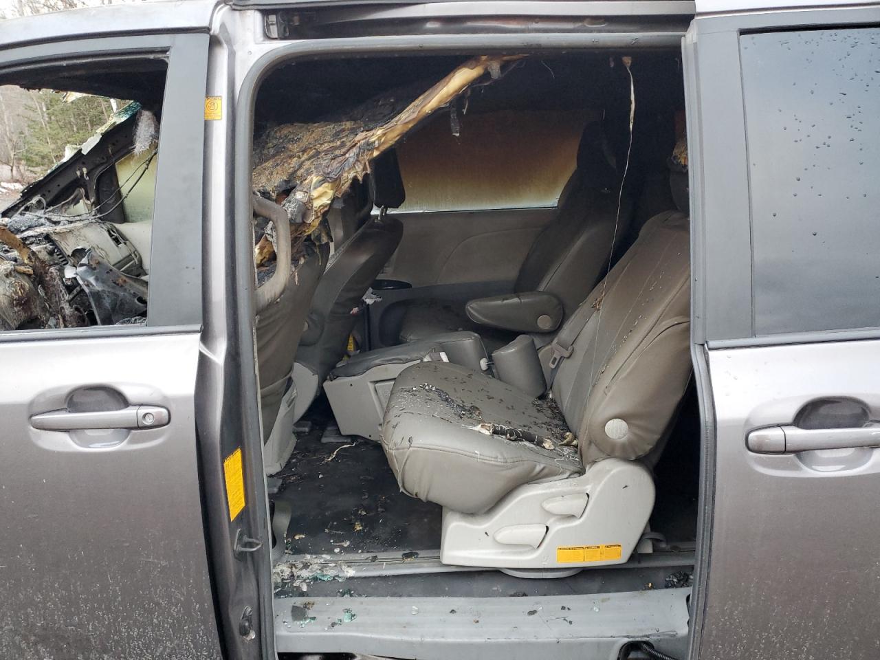 2012 Toyota Sienna - Image 11