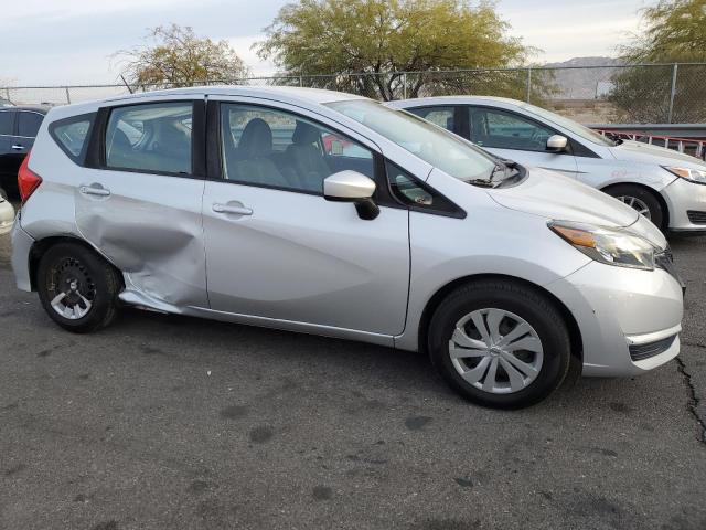  NISSAN VERSA 2018 Srebrny