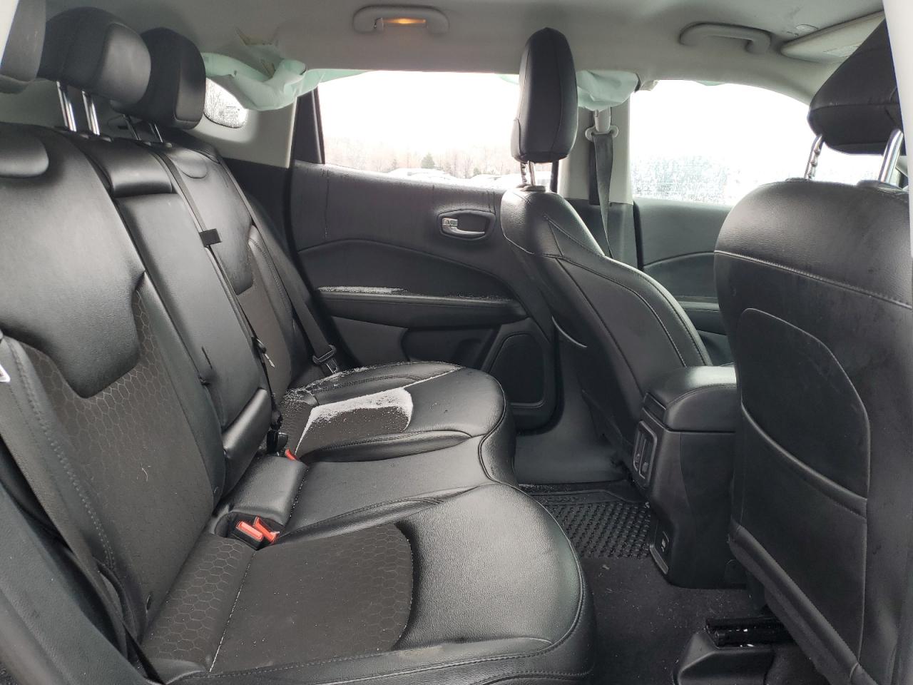 2020 Jeep Compass - Image 11