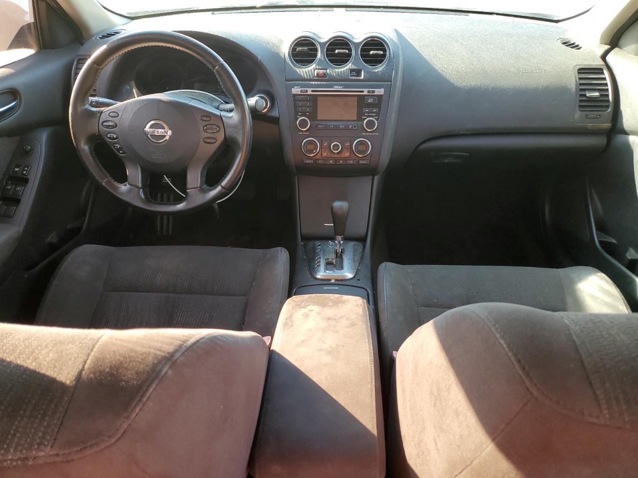2010 Nissan Altima - Image 8