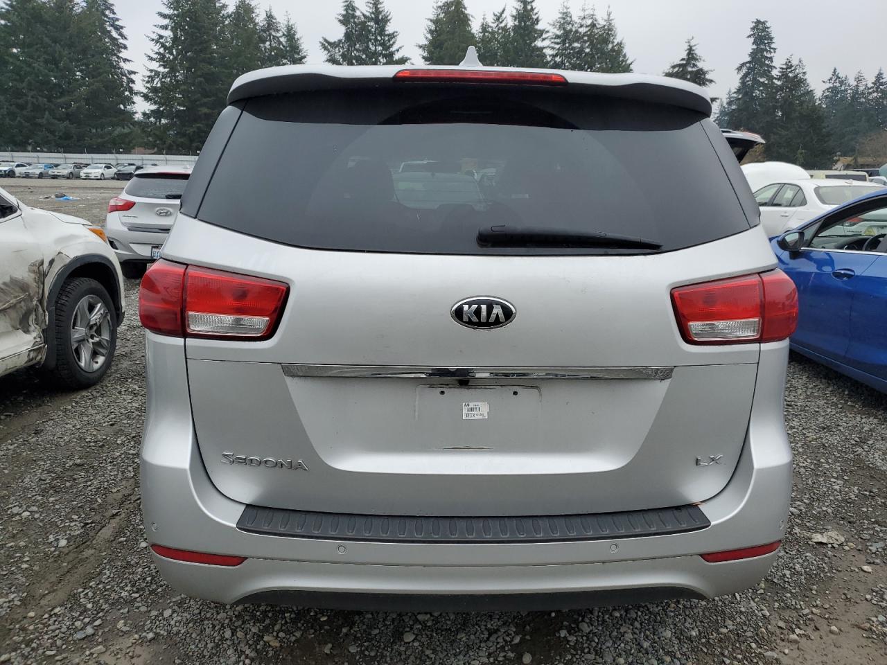 2016 Kia Sedona - Image 6