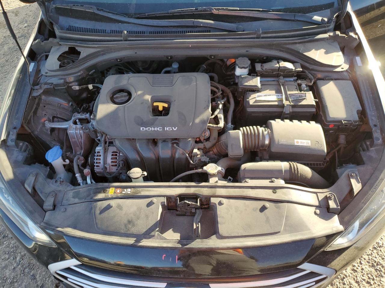 2017 Hyundai Elantra - Image 11
