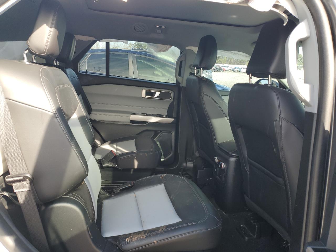 2023 Ford Explorer - Image 10
