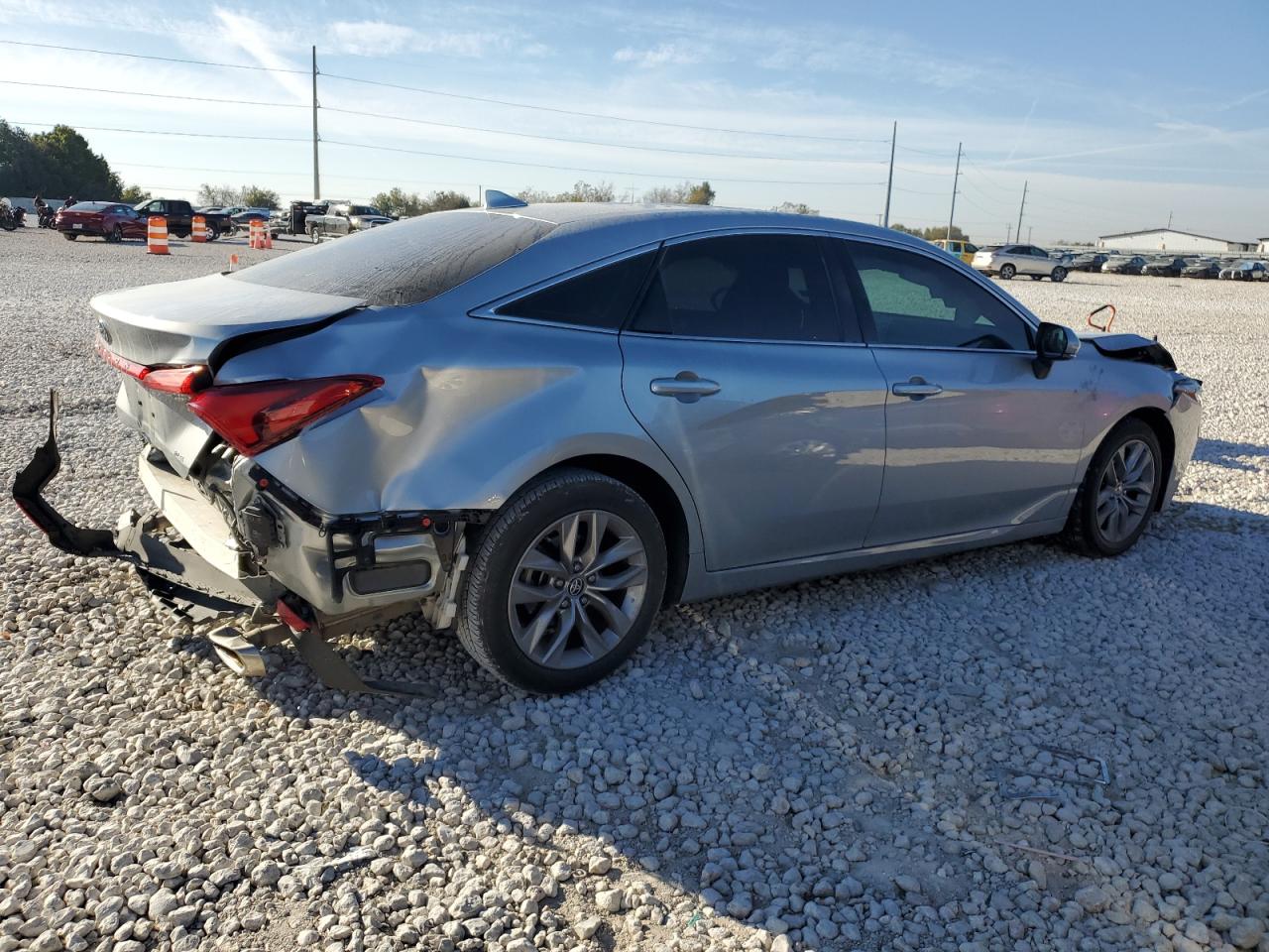 2022 Toyota Avalon - Image 3