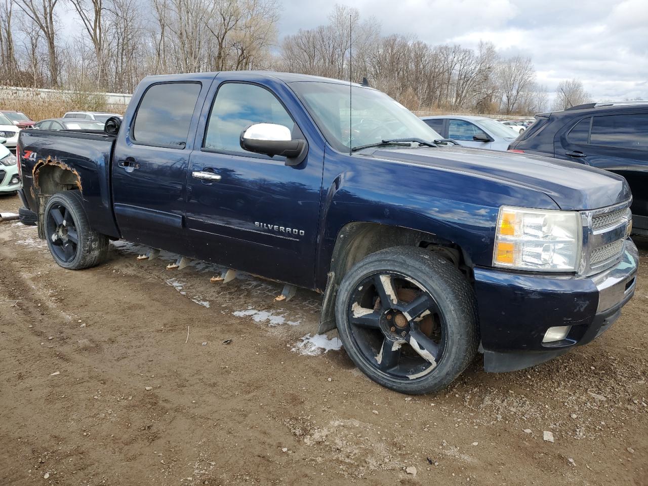 2011 Chevrolet Silverado - Image 4