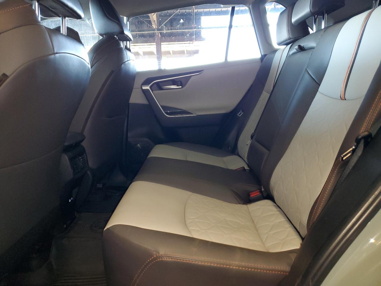 2023 Toyota RAV 4 - Image 11