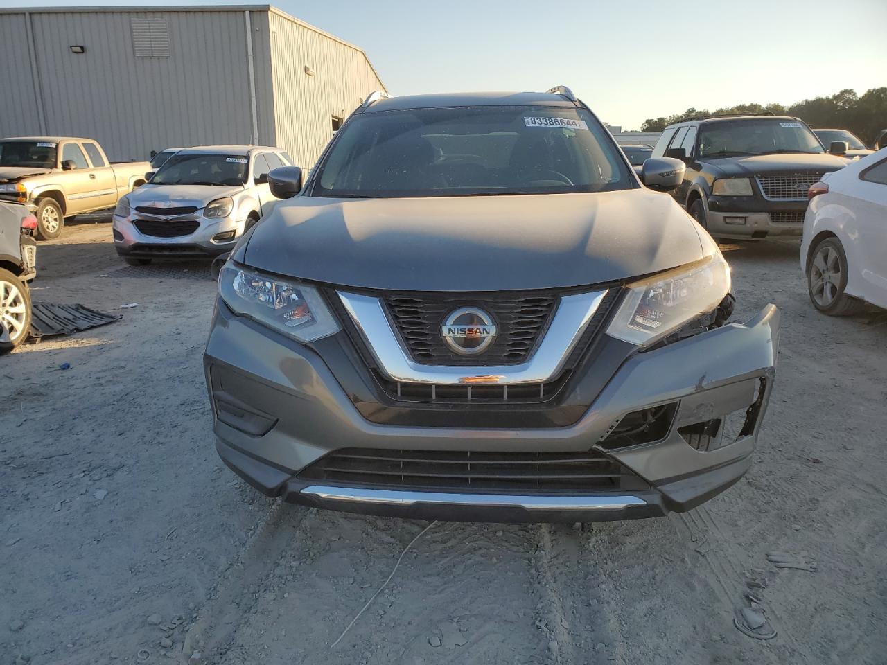 VIN KNMAT2MT0JP506173 2018 NISSAN ROGUE no.5