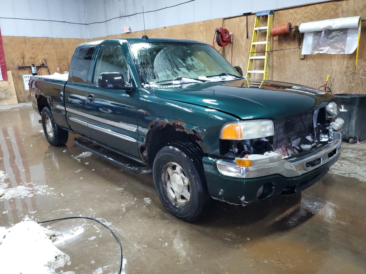 2004 GMC Sierra - Image 4