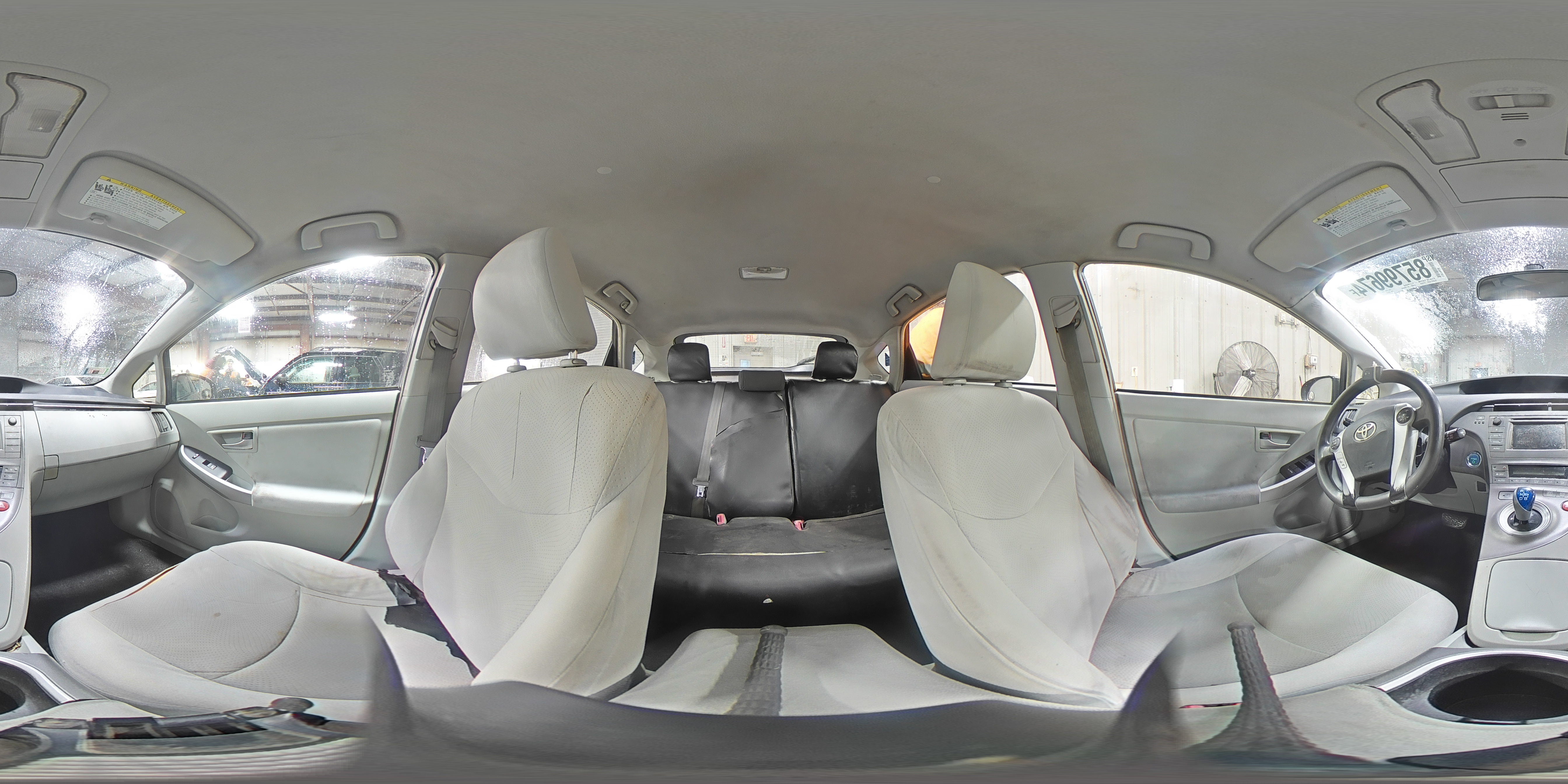 2012 Toyota Prius - Image 14