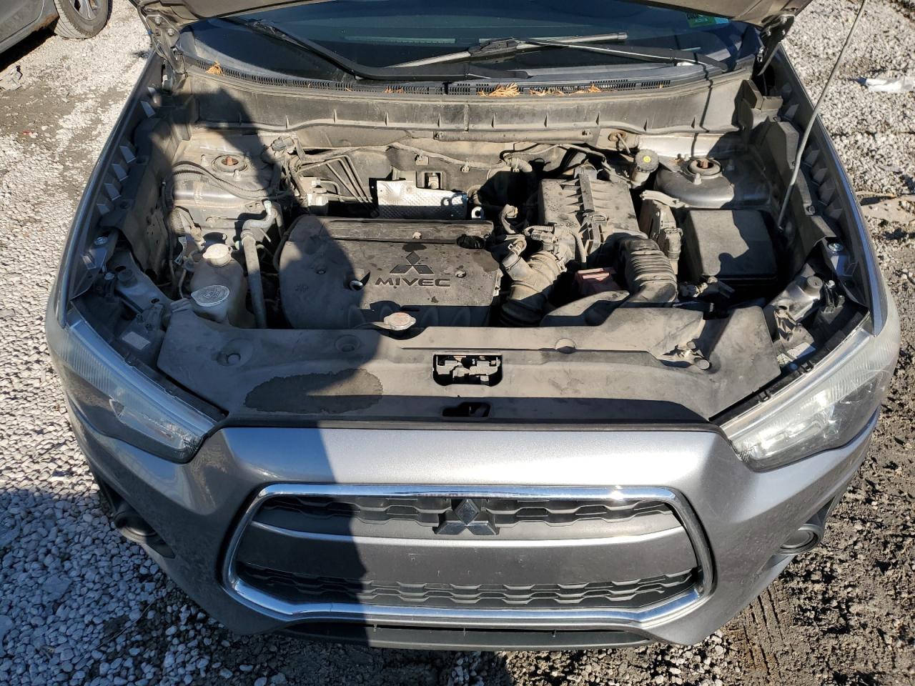 2015 Mitsubishi Outlander - Image 12