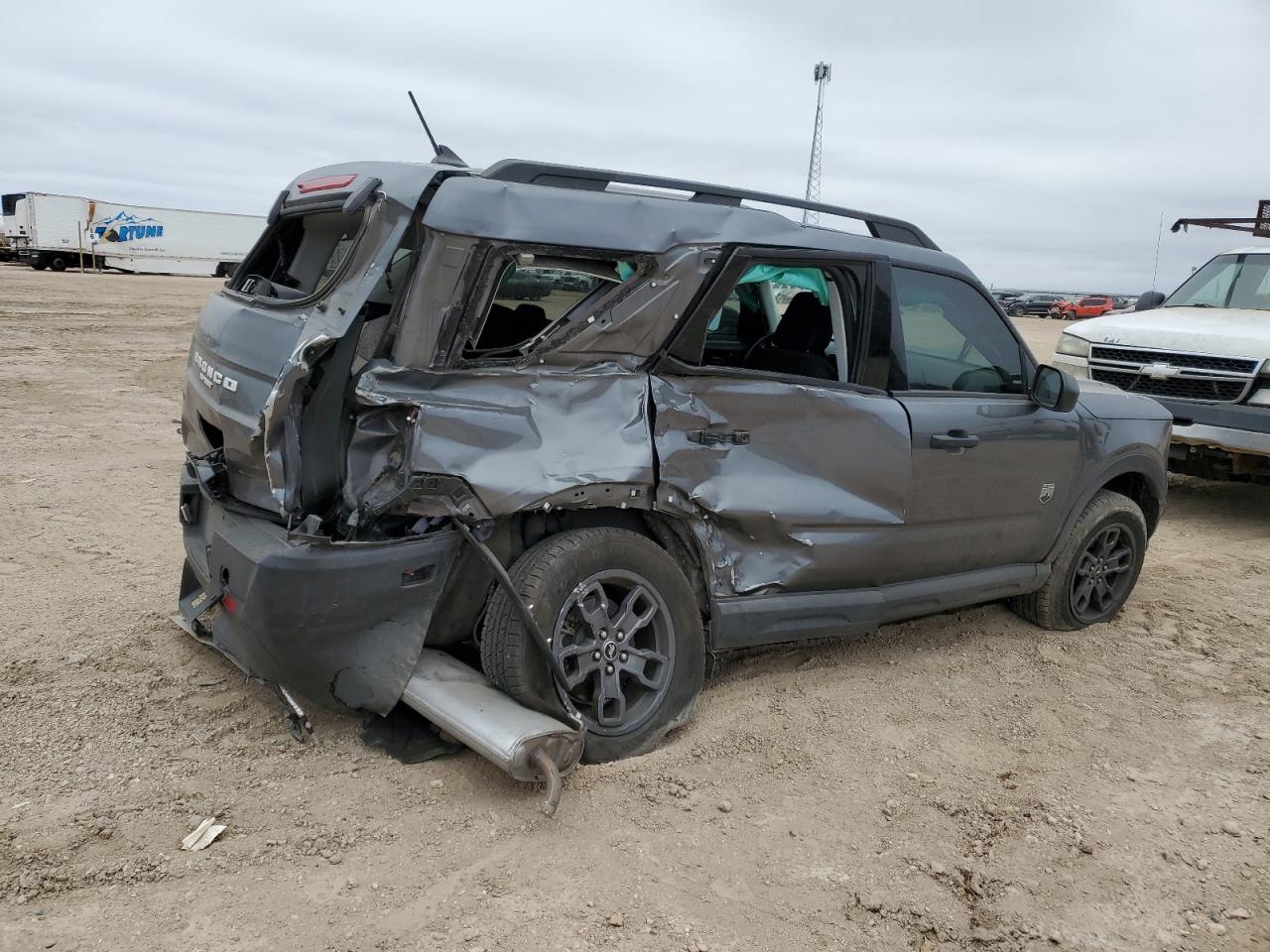 2022 Ford Bronco - Image 3