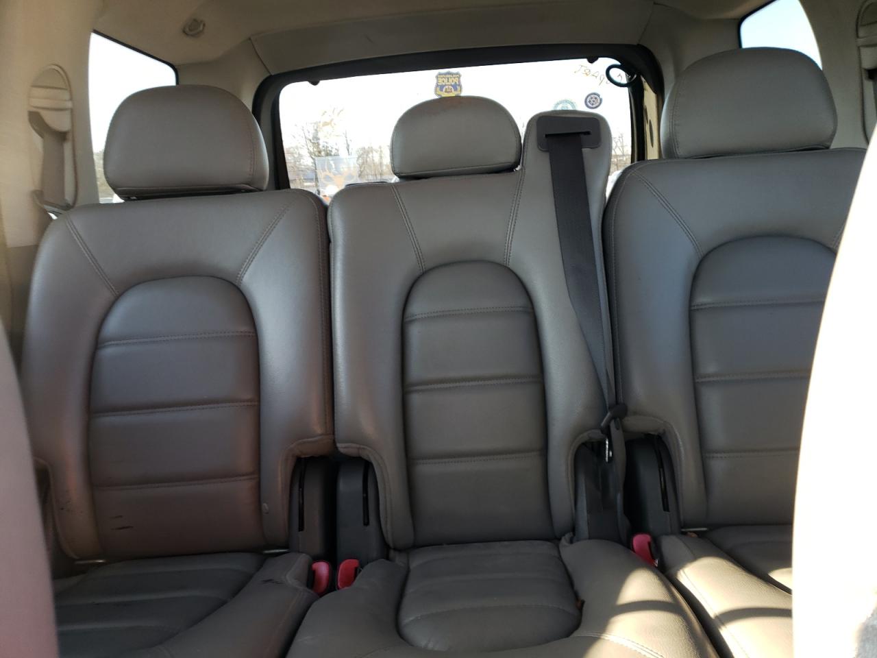 2004 Ford Explorer - Image 10