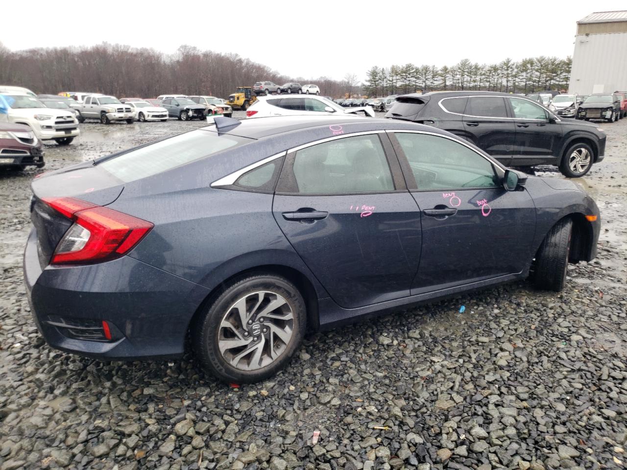 VIN 2HGFC2F82JH583809 2018 HONDA CIVIC no.3