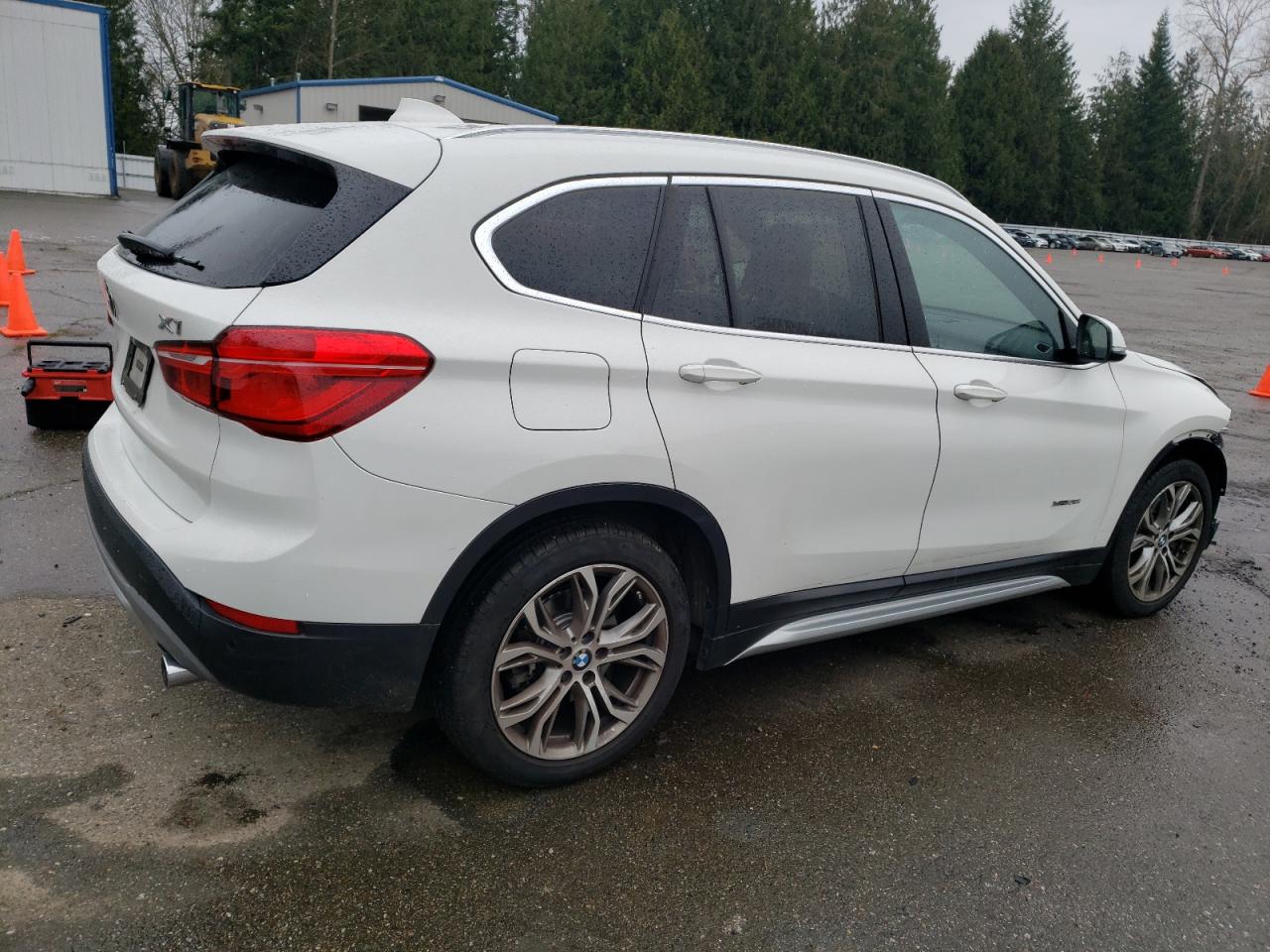 2017 BMW X1 - Image 3