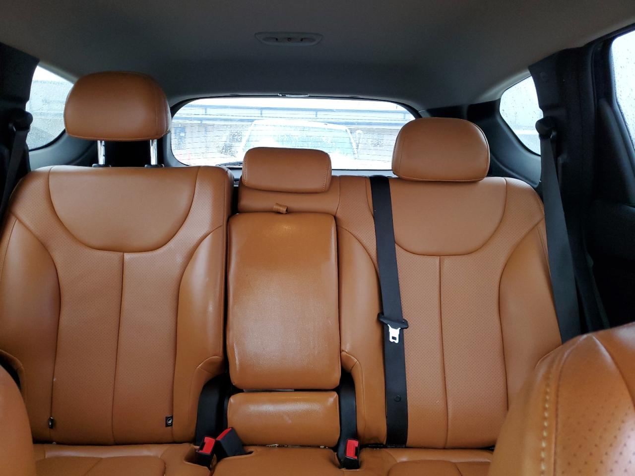 2020 Hyundai Santa Fe - Image 10