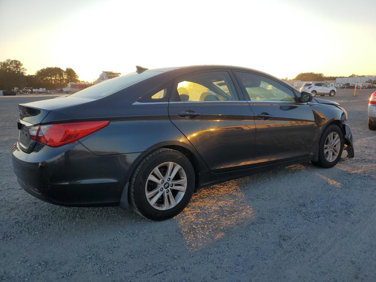 2013 Hyundai Sonata - Image 3