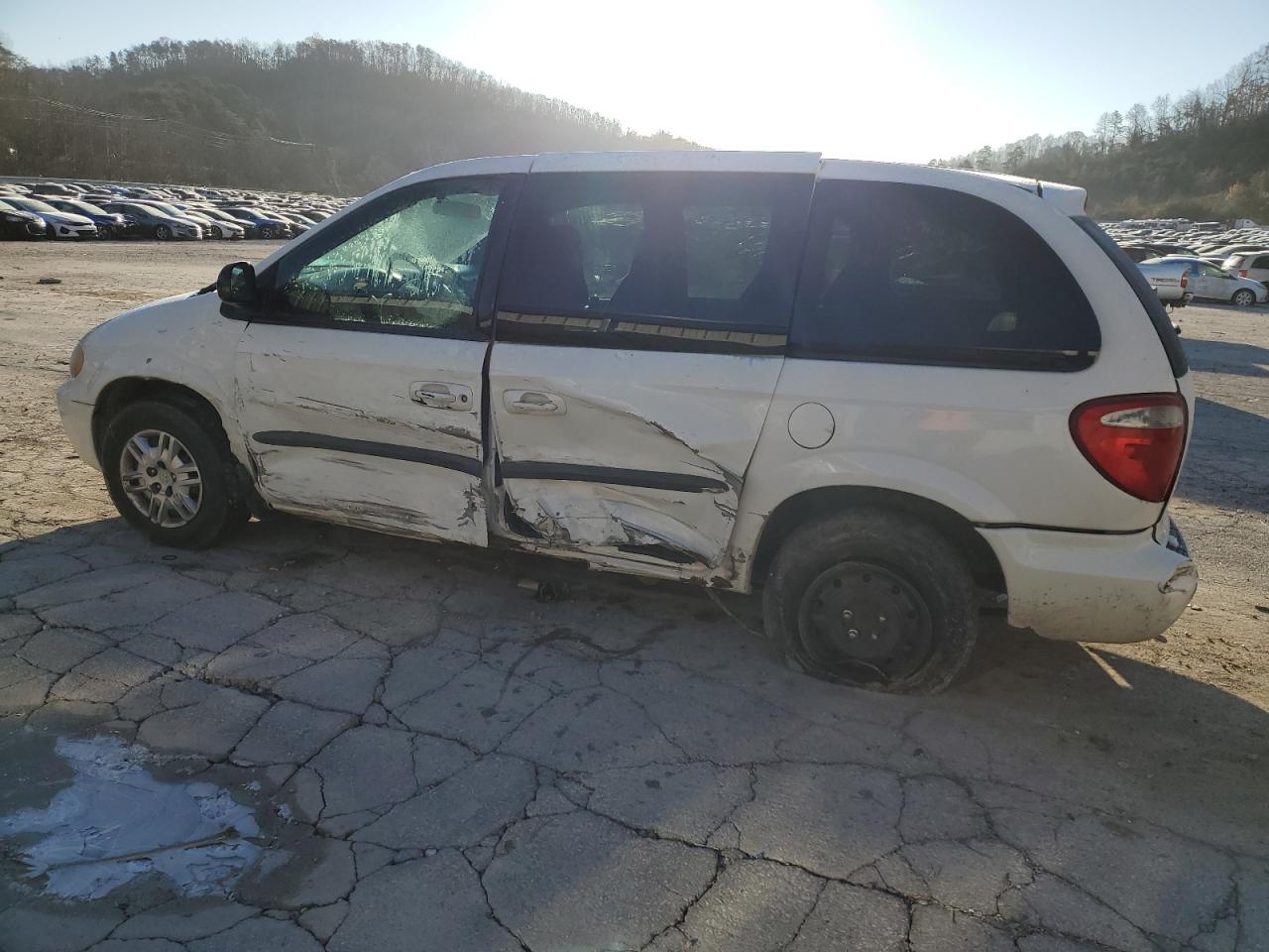2004 Chrysler Town & Country - Image 2