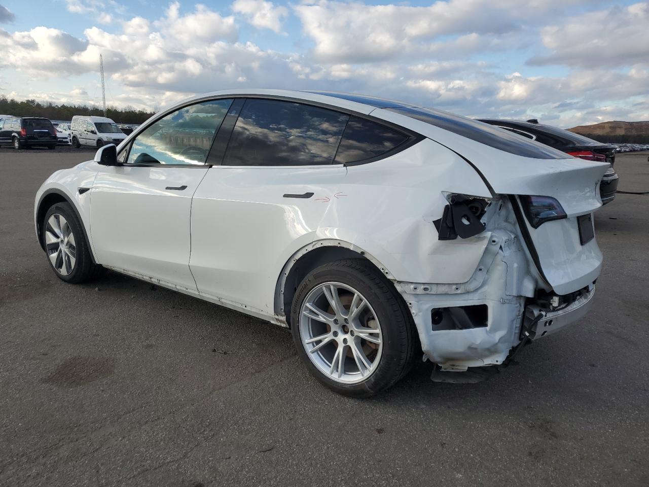 VIN 5YJYGDEE6MF261344 2021 TESLA MODEL Y no.2