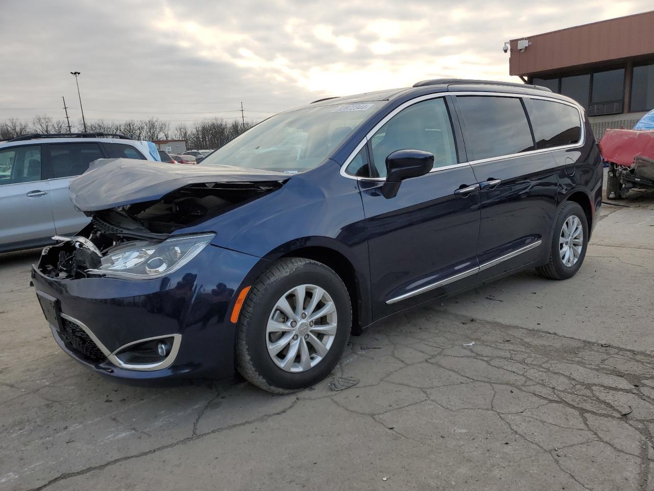 2C4RC1BG2HR514299 2017 CHRYSLER PACIFICA - Image 1