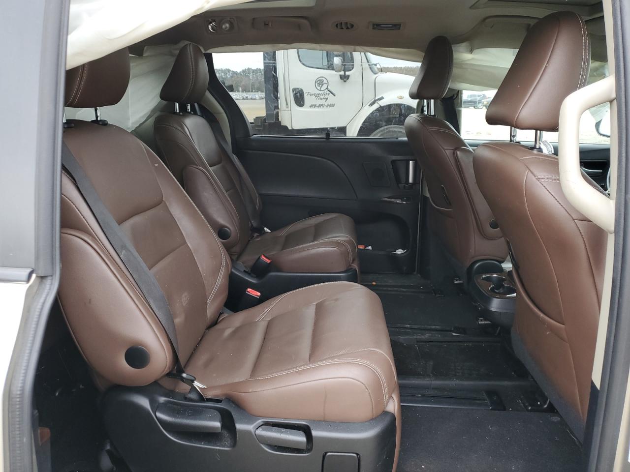 2017 Toyota Sienna - Image 11