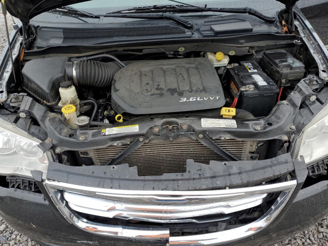 2013 Chrysler Town & Country - Image 12