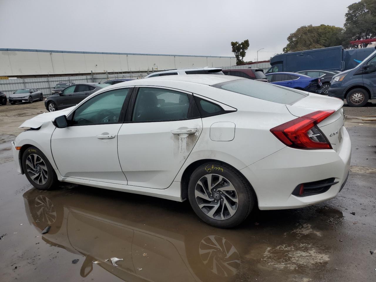 VIN 2HGFC2F72GH575810 2016 HONDA CIVIC no.2