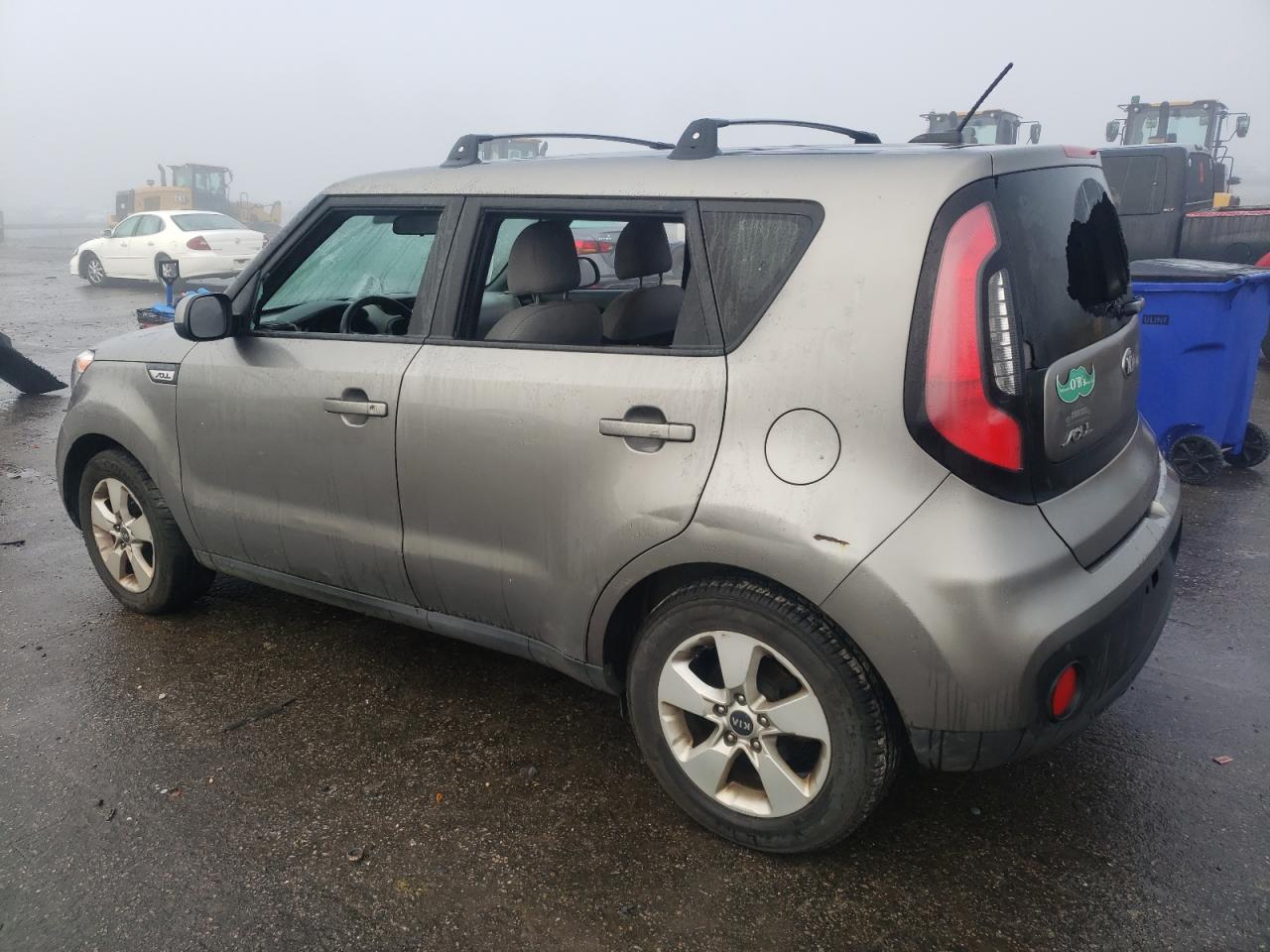 VIN KNDJN2A2XJ7566676 2018 KIA SOUL no.2