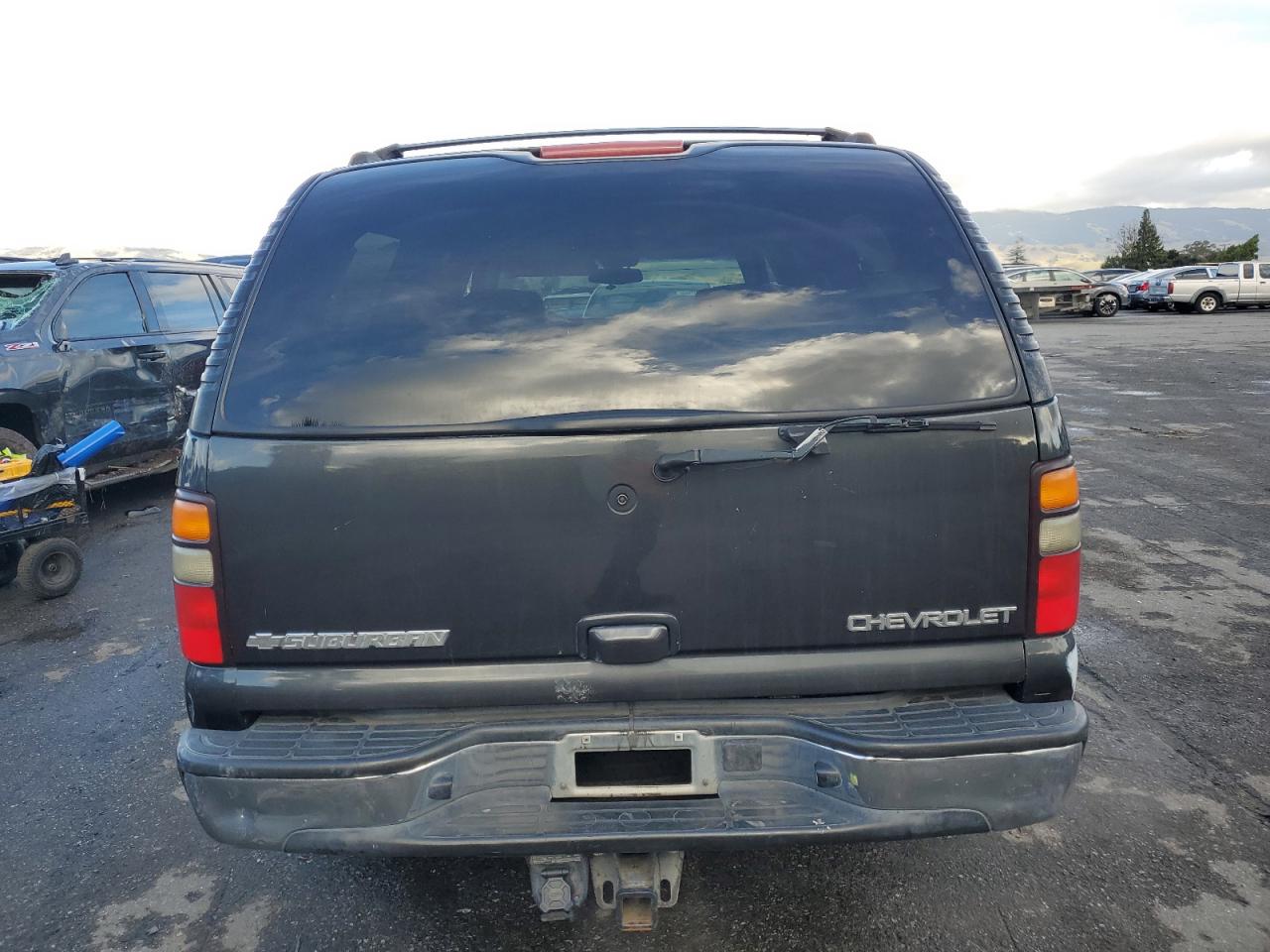 2005 Chevrolet Suburban - Image 6
