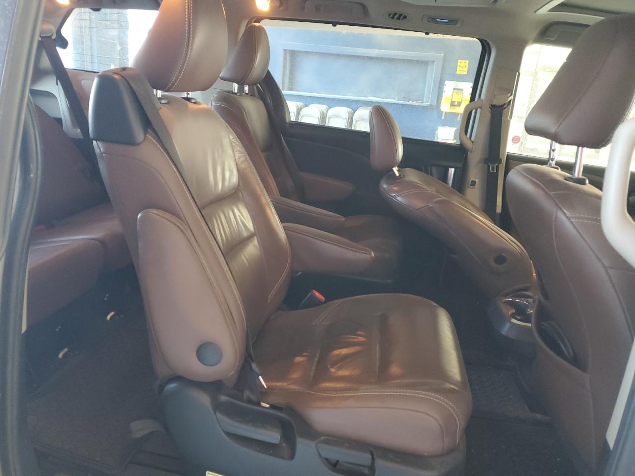 2015 Toyota Sienna - Image 11