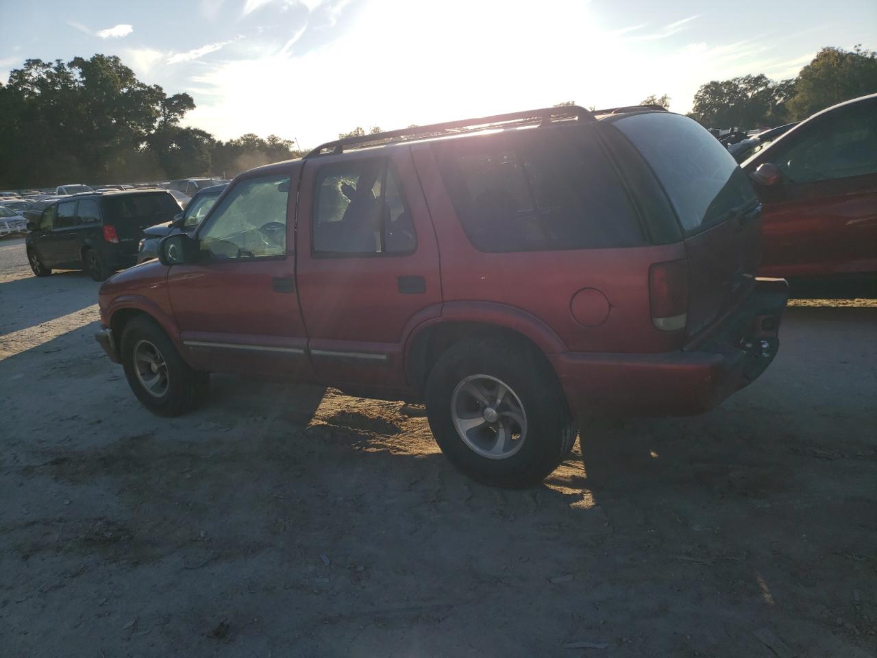 2000 Chevrolet Blazer - Image 2