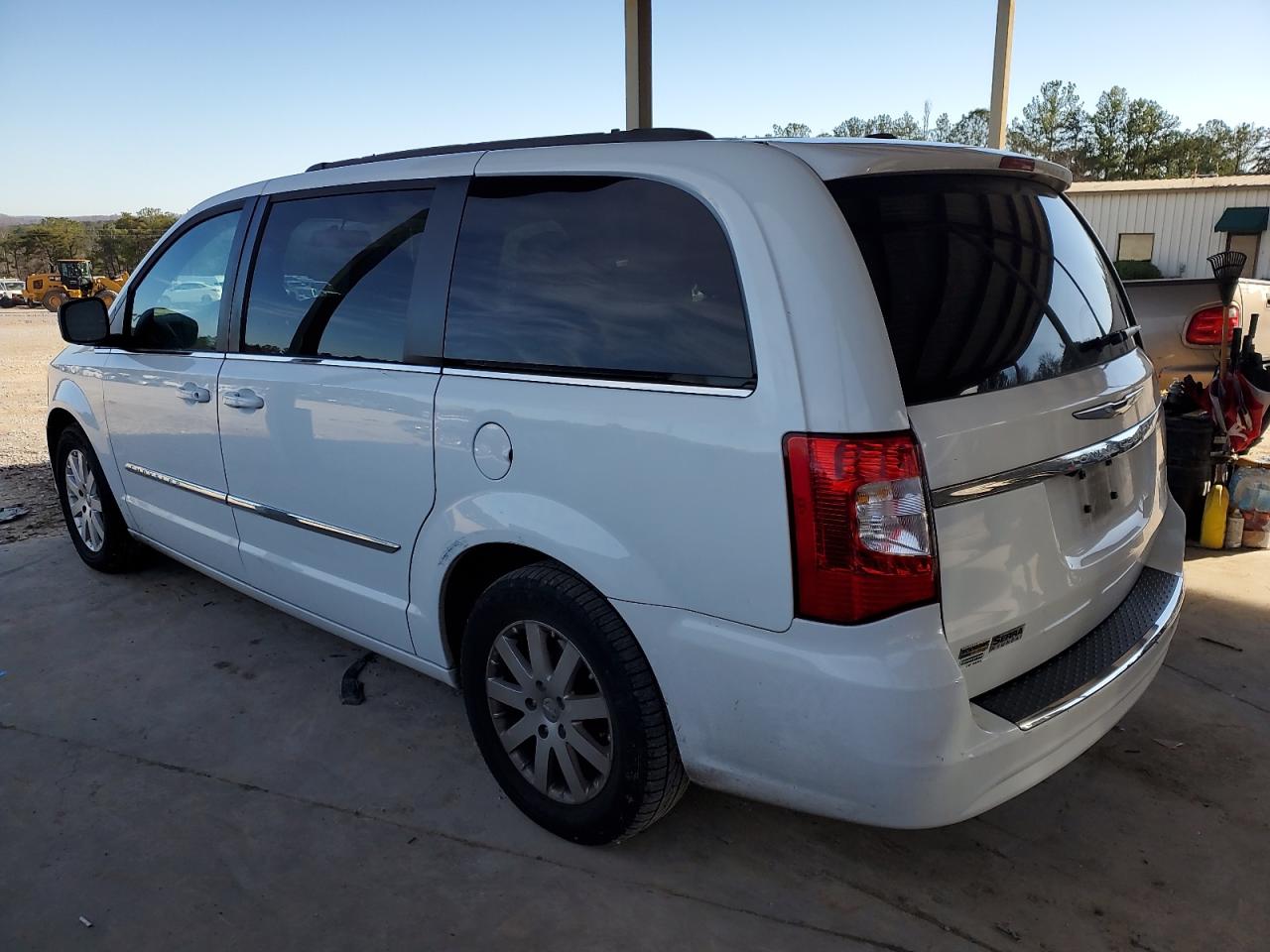 2016 Chrysler Town & Country - Image 2