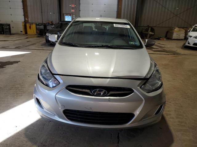  HYUNDAI ACCENT 2013 Srebrny