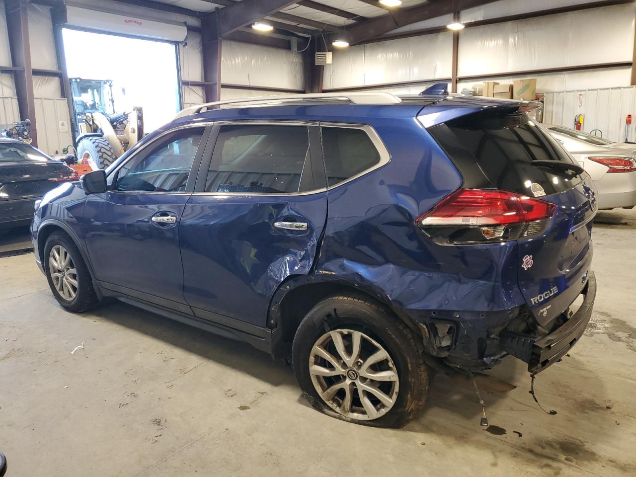 2017 Nissan Rogue - Image 2