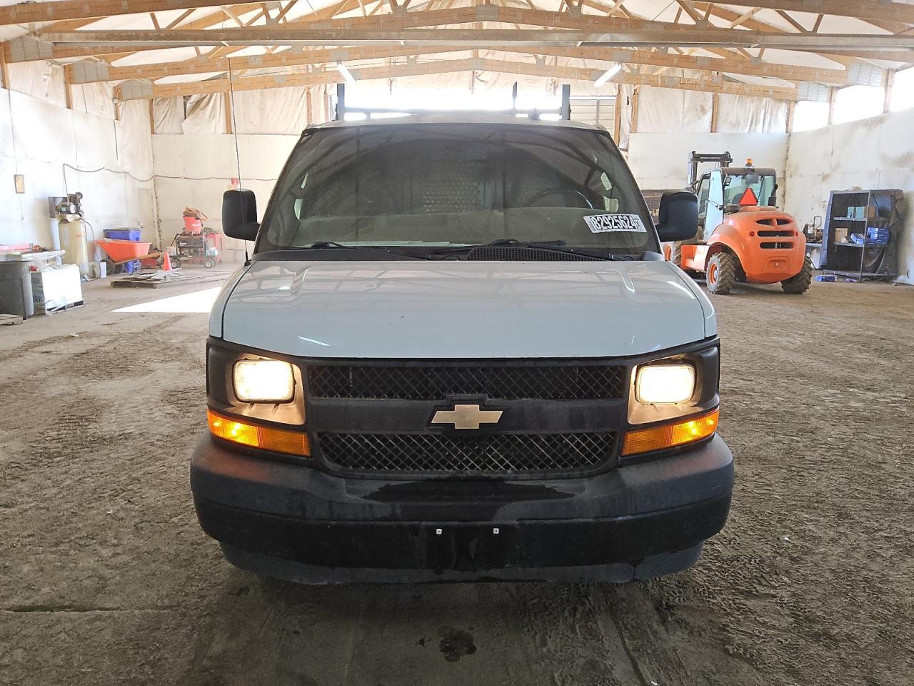 VIN 1GCWGBFG1H1324487 2017 CHEVROLET EXPRESS no.5