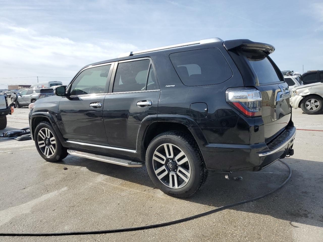 VIN JTEBU5JR0J5596136 2018 TOYOTA 4RUNNER no.2