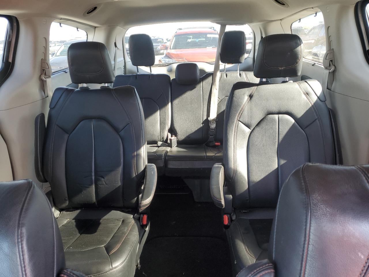2019 Chrysler Pacifica - Image 10