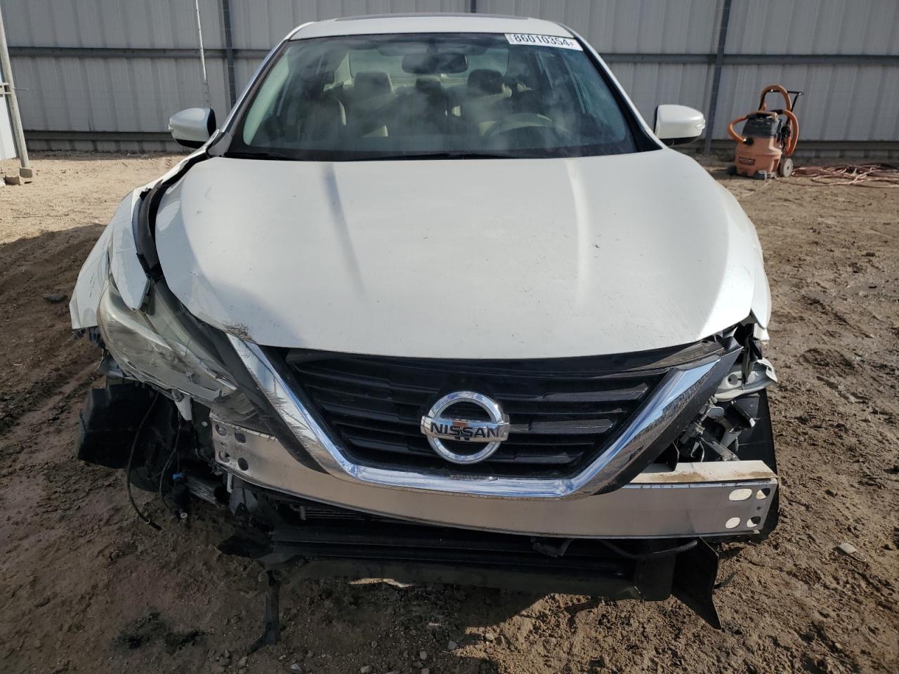 2017 Nissan Altima - Image 5