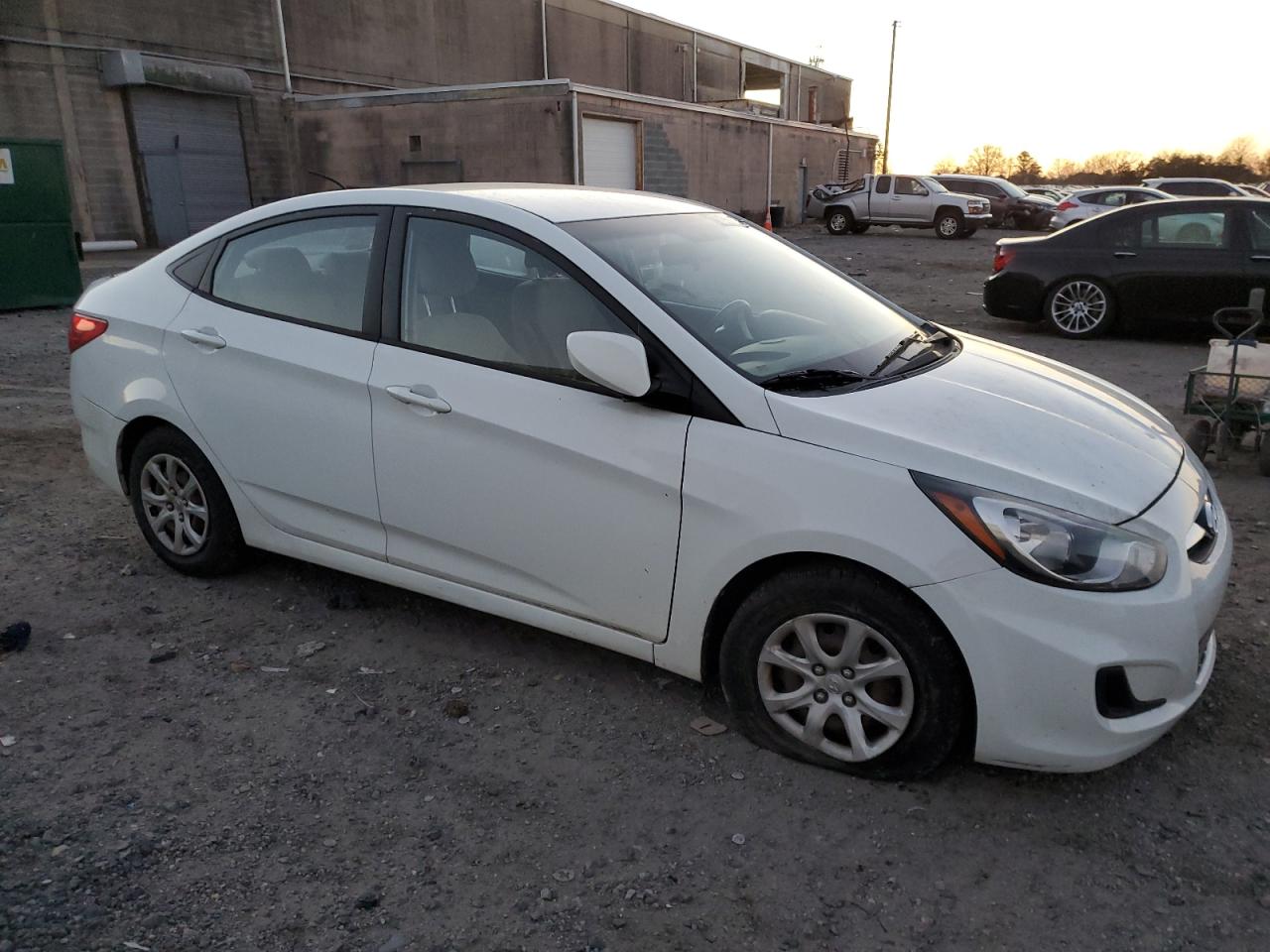 VIN KMHCT4AE4DU501683 2013 HYUNDAI ACCENT no.4