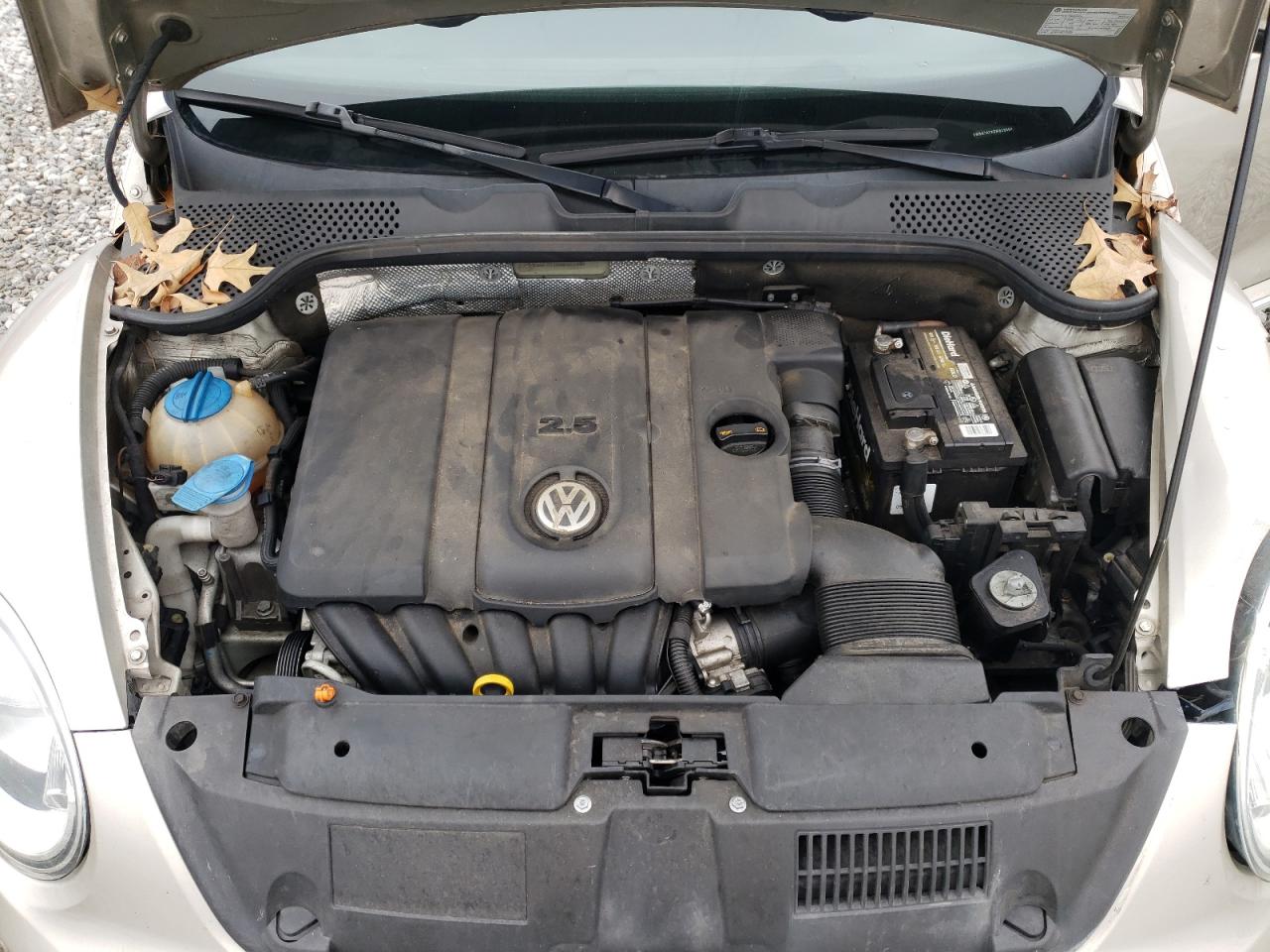 2013 Volkswagen Beetle - Image 11