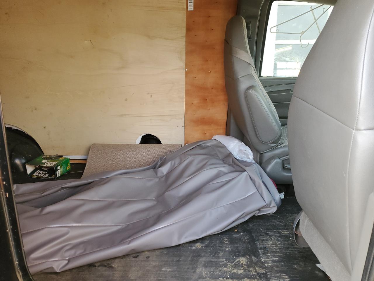 2008 Chevrolet Express - Image 12