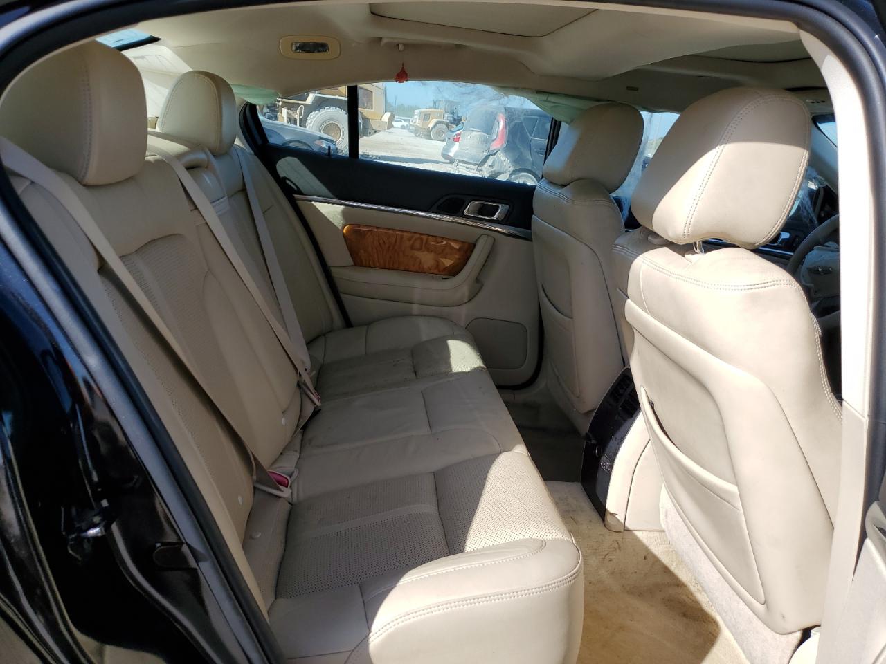 2011 Lincoln MKS - Image 10