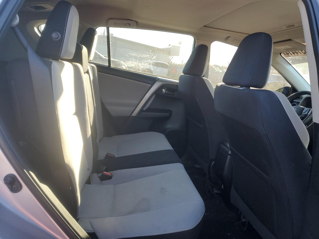 2016 Toyota RAV 4 - Image 11