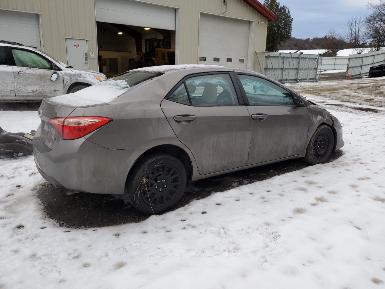 VIN 2T1BURHE4JC056824 2018 TOYOTA COROLLA no.3