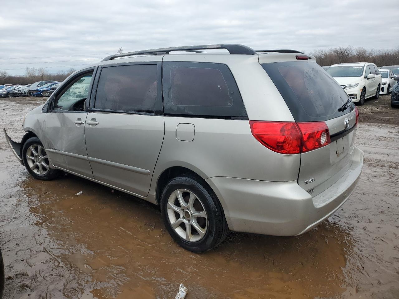 2006 Toyota Sienna - Image 2