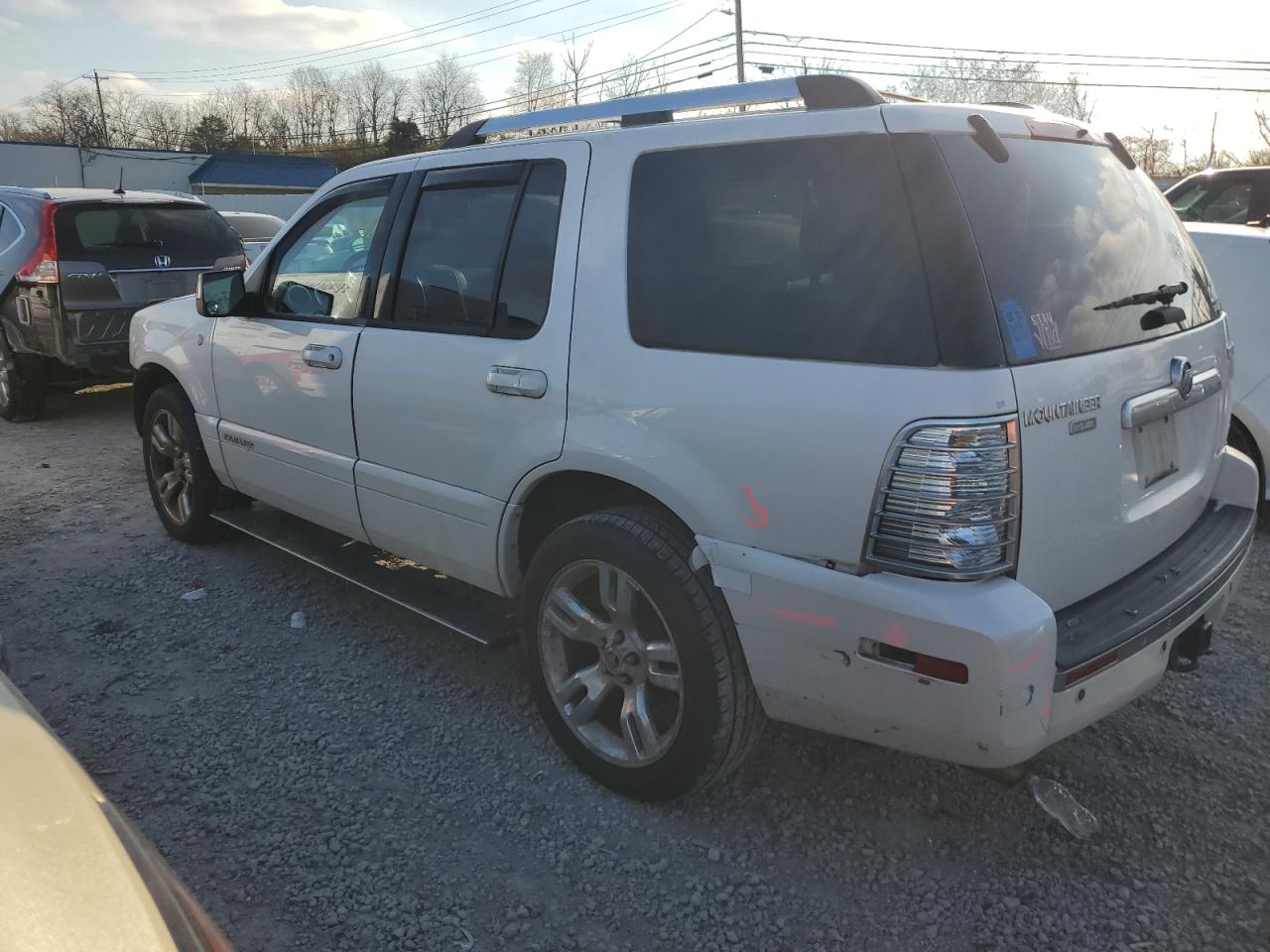 2010 Mercury Mountaineer - Image 2