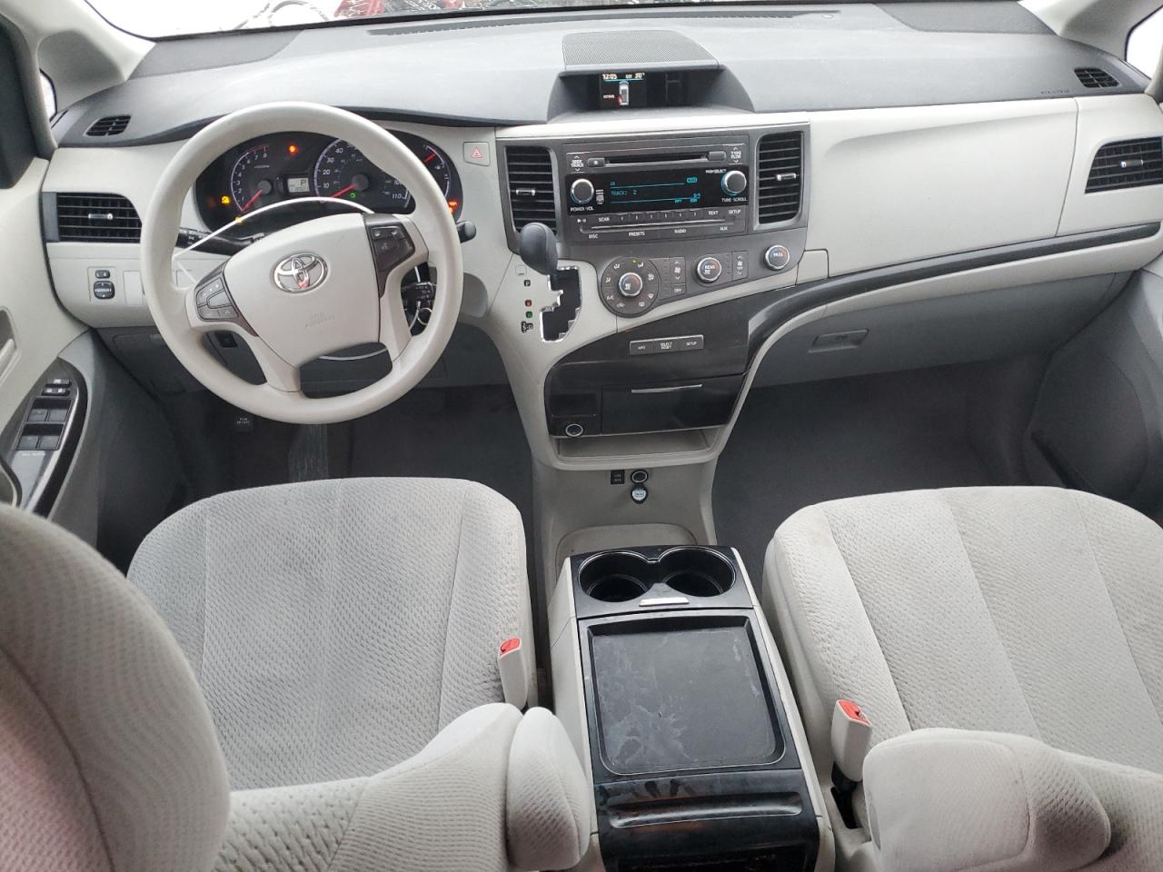 2011 Toyota Sienna - Image 8
