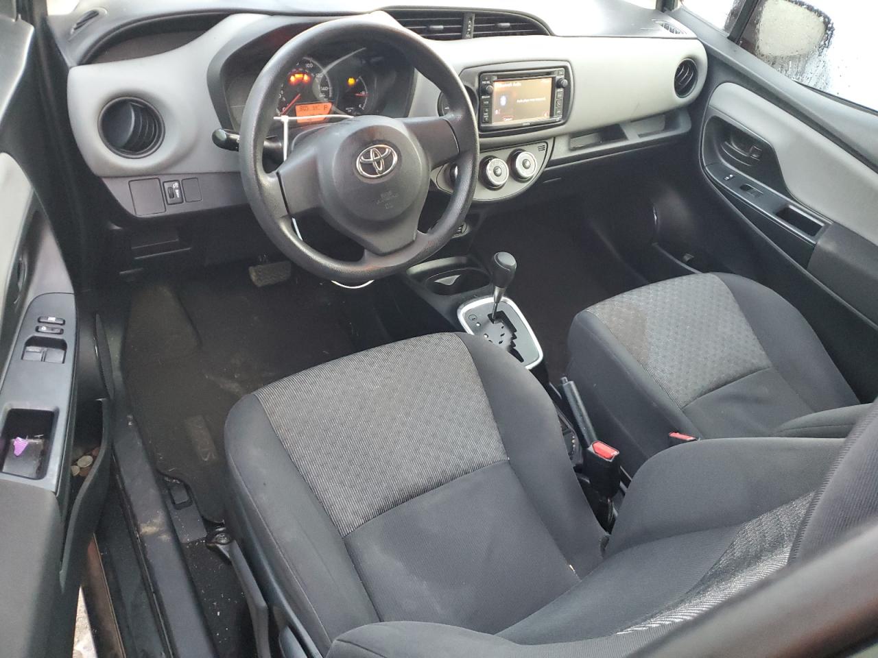 2015 Toyota Yaris - Image 8