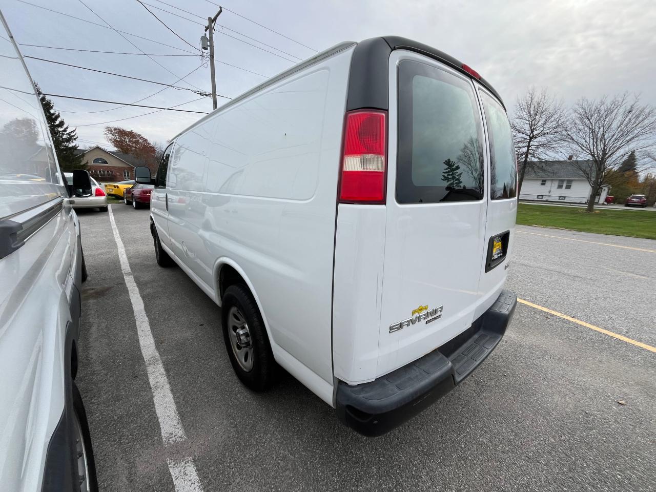 2011 GMC Savana - Image 3