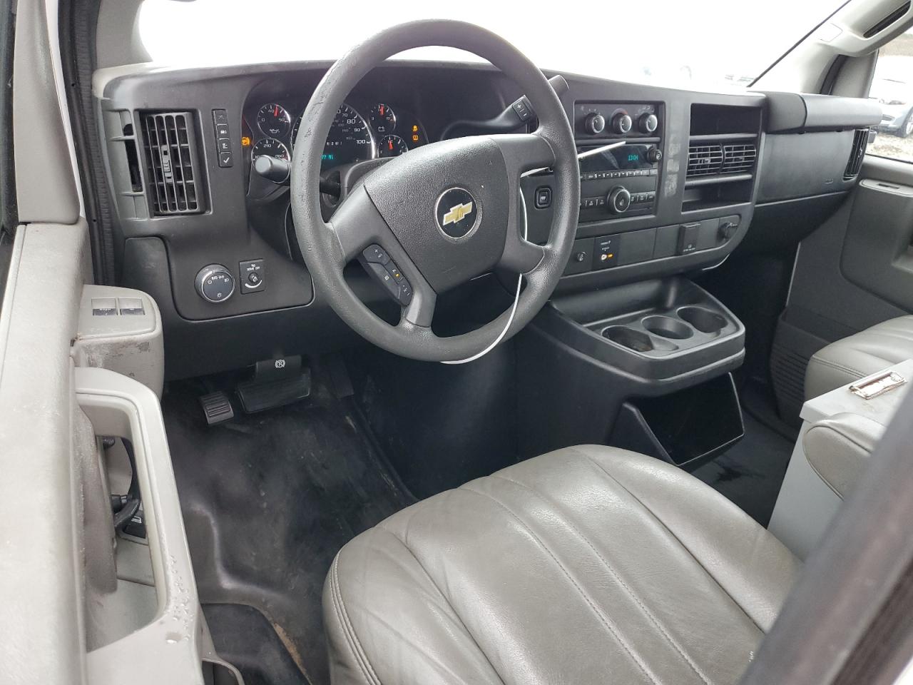 2017 Chevrolet Express - Image 8