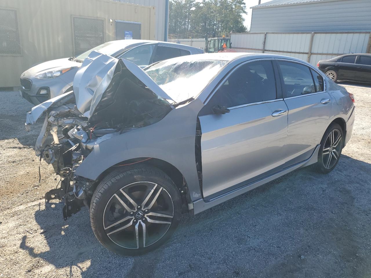 1HGCR2F18HA016890 2017 HONDA ACCORD - Image 1